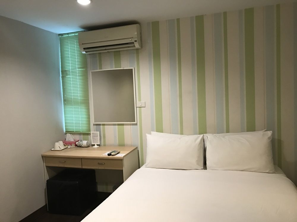 Urban House Hotel Bangkok Ngoại thất bức ảnh