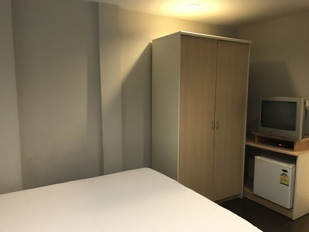 Urban House Hotel Bangkok Ngoại thất bức ảnh
