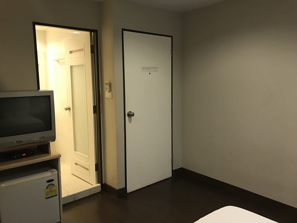 Urban House Hotel Bangkok Ngoại thất bức ảnh