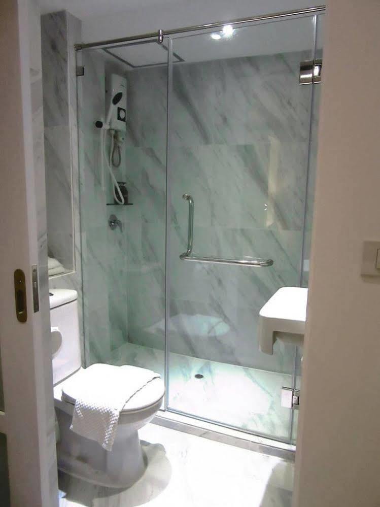 Urban House Hotel Bangkok Ngoại thất bức ảnh