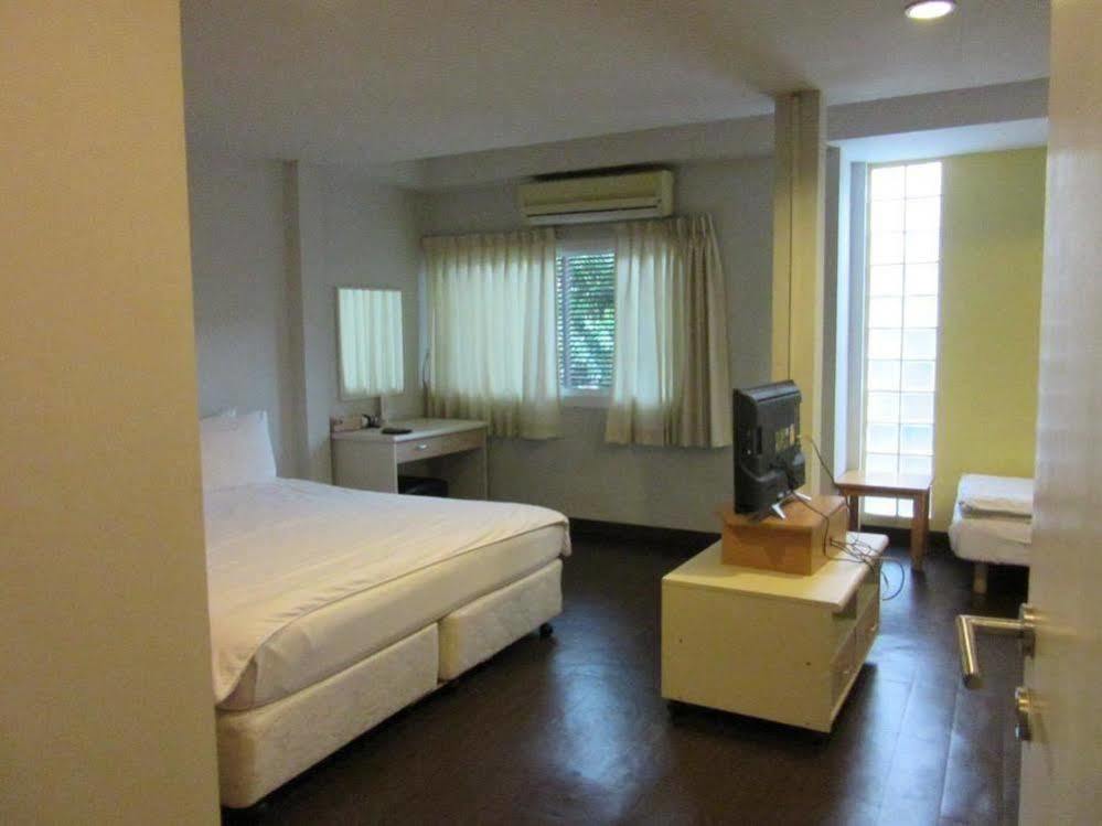 Urban House Hotel Bangkok Ngoại thất bức ảnh